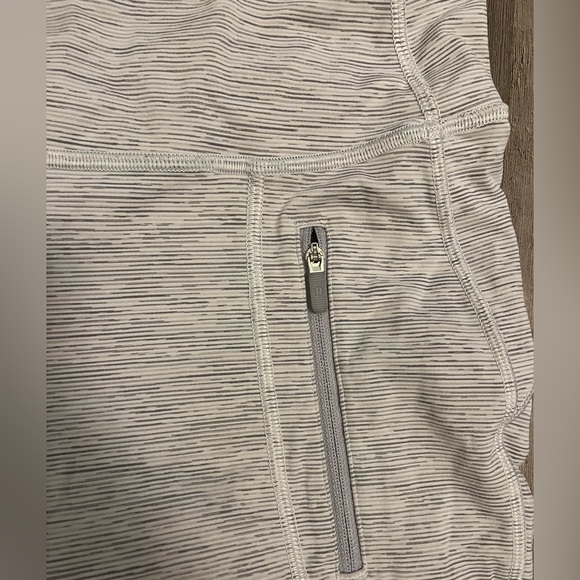 Lululemon capri tights - Picture 4 of 6